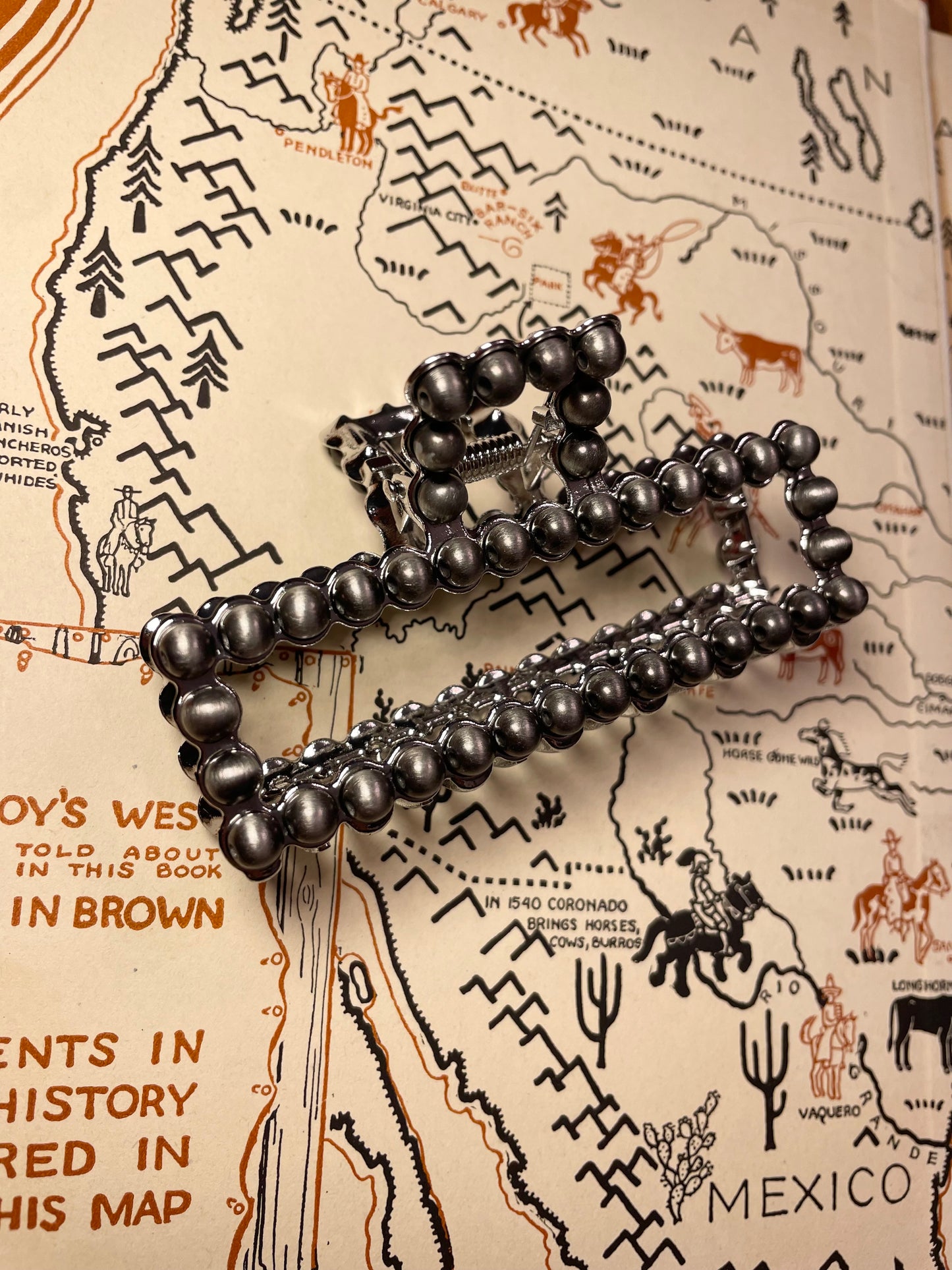 Faux Pearls Silver - Rectangle Claw Clip